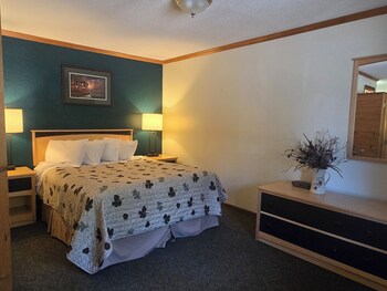 Suite, 1 Queen Bed with Sofa bed, Non Smoking (Single Queen)