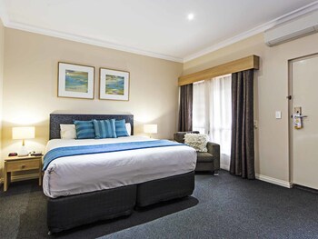 Superior Room, 1 King Bed