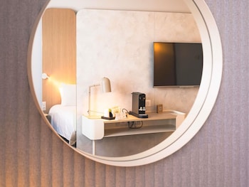 Executive Room, 1 King Bed, Lake View