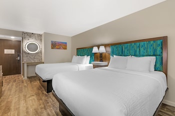 Standard Room, 2 Queen Beds, Refrigerator & Microwave, Poolside