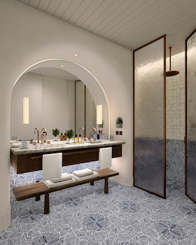 Suite, Sea View