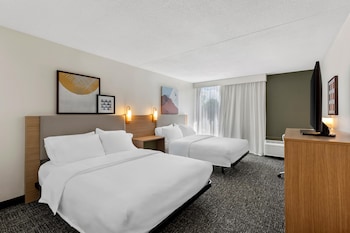 Double Room, 2 Queen Beds, Bathtub (Mobility & Hearing)