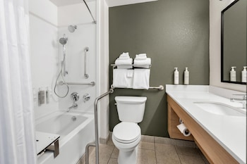 Double Room, 2 Queen Beds, Bathtub (Mobility & Hearing)