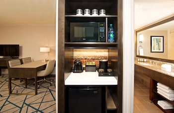 Suite, 1 King Bed with Sofa bed, Microwave, Corner
