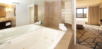 Suite, 1 King Bed with Sofa bed, Jetted Tub