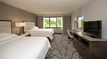 Suite, Multiple Beds, Microwave