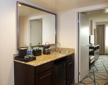 Suite, Multiple Beds, Microwave
