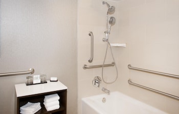 Premium Suite, 1 King Bed, Accessible, Microwave (Mobility and Hearing)