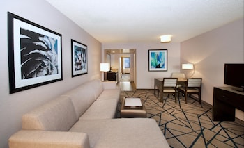 Premium Suite, 1 King Bed, Microwave