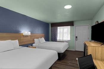 Room, 2 Queen Beds, Smoking