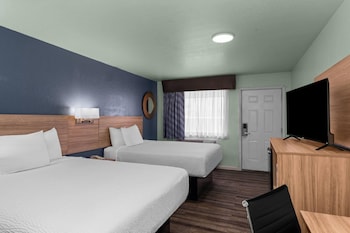 Room, 2 Queen Beds, Smoking
