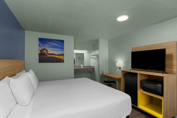 Room, 1 King Bed, Non Smoking