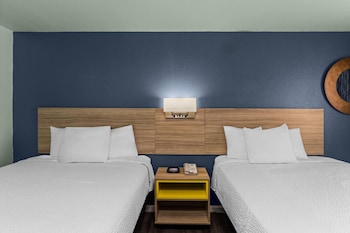 Room, 2 Queen Beds, Smoking