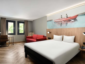 Executive Room, 1 Queen Bed with Sofa bed