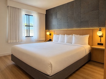 Deluxe Room, 1 King Bed