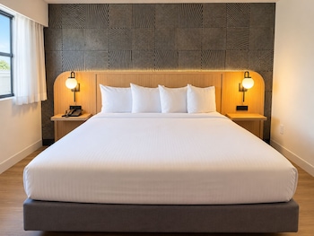 Deluxe Room, 1 King Bed