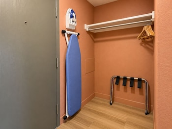 Double Bed - Non Smoking