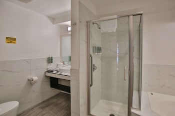 Standard Room, 1 King Bed, Accessible, Non Smoking