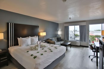 Suite, 1 King Bed, Non Smoking, Refrigerator & Microwave