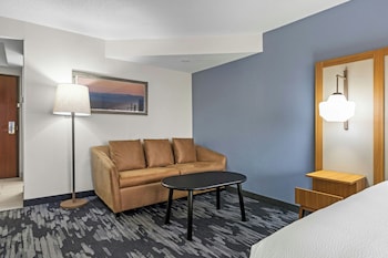 Room, 1 Queen Bed, Hearing Accessible (Mobility Accessible with Bathtub)