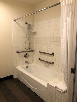 Standard Room, 1 Double Bed, Accessible Bathtub (Mobility)
