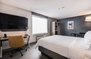 Standard Room, 1 Queen Bed with Sofa bed, Corner