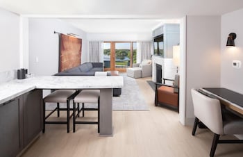 Premier Suite, 1 King Bed with Sofa bed