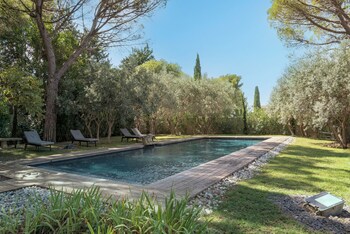 Mas Sarah, 5 chambres piscine chauffée et jardin