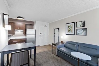 Suite, 1 Queen Bed with Sofa bed, Accessible (Hearing One Bedroom)