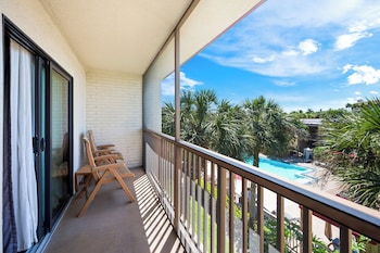 Suite, Multiple Beds, Kitchen, Poolside (Smoke Free)