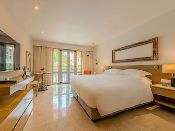 Classic Room, 1 King Bed (Interior view)