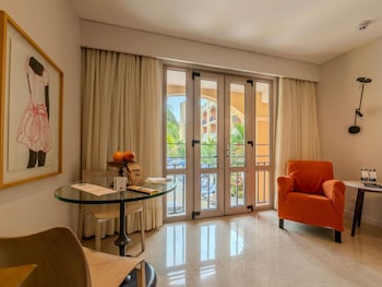 Classic Room, 1 King Bed (Interior view)