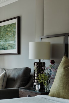 Junior Suite, 1 King Bed, Garden View
