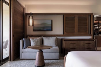 Room, 1 King Bed, Beachfront (Floor 2-4, Renovated)