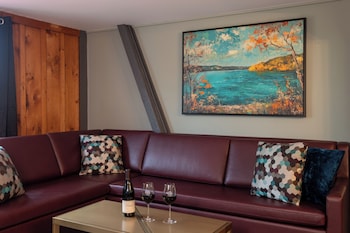 South Hill Suite