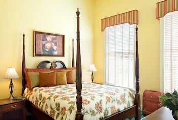 1 Bedroom King Griffith Suite with Sofabed