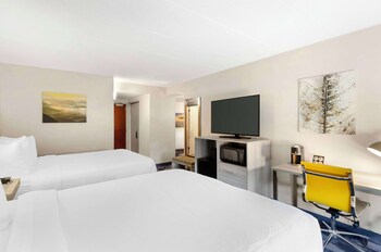 Suite, 2 Queen Beds, Non Smoking, Refrigerator & Microwave