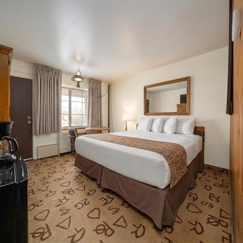 Standard Room, 1 King Bed
