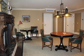 Room, 2 Queen Beds (Luxury Tall Tales Guesthouse 2 QNS Di)