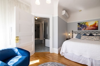 Room, 1 King Bed, Jetted Tub (Tower Room)