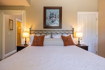 Room, 1 King Bed, Fireplace (Gable Room)