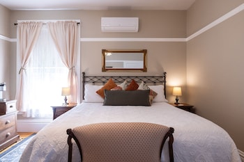 Room, 1 King Bed, Fireplace (Victorian Room)