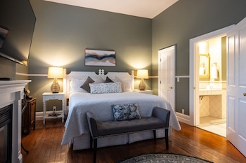 Room, 1 King Bed, Fireplace, Garden View (Angelina's Garden Room)