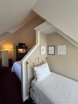 Suite, Balcony (Turret Suite: 2 rooms)