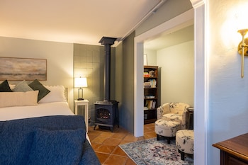 Family Room, 1 King Bed with Sofa bed