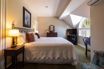 Room, 1 King Bed, Fireplace (Gable Room)