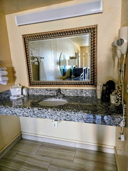 Suite, 1 King Bed with Sofa bed, Non Smoking