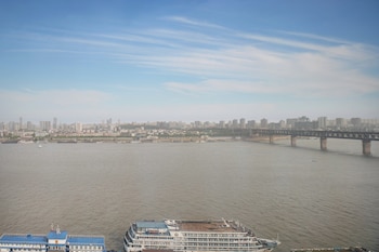 1 King 1 Bdrm Suite River view Top Floor