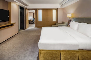 1 King Bed One Bedroom Suite River view