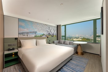 Premium Room, 1 King Bed, City View (High Floor)